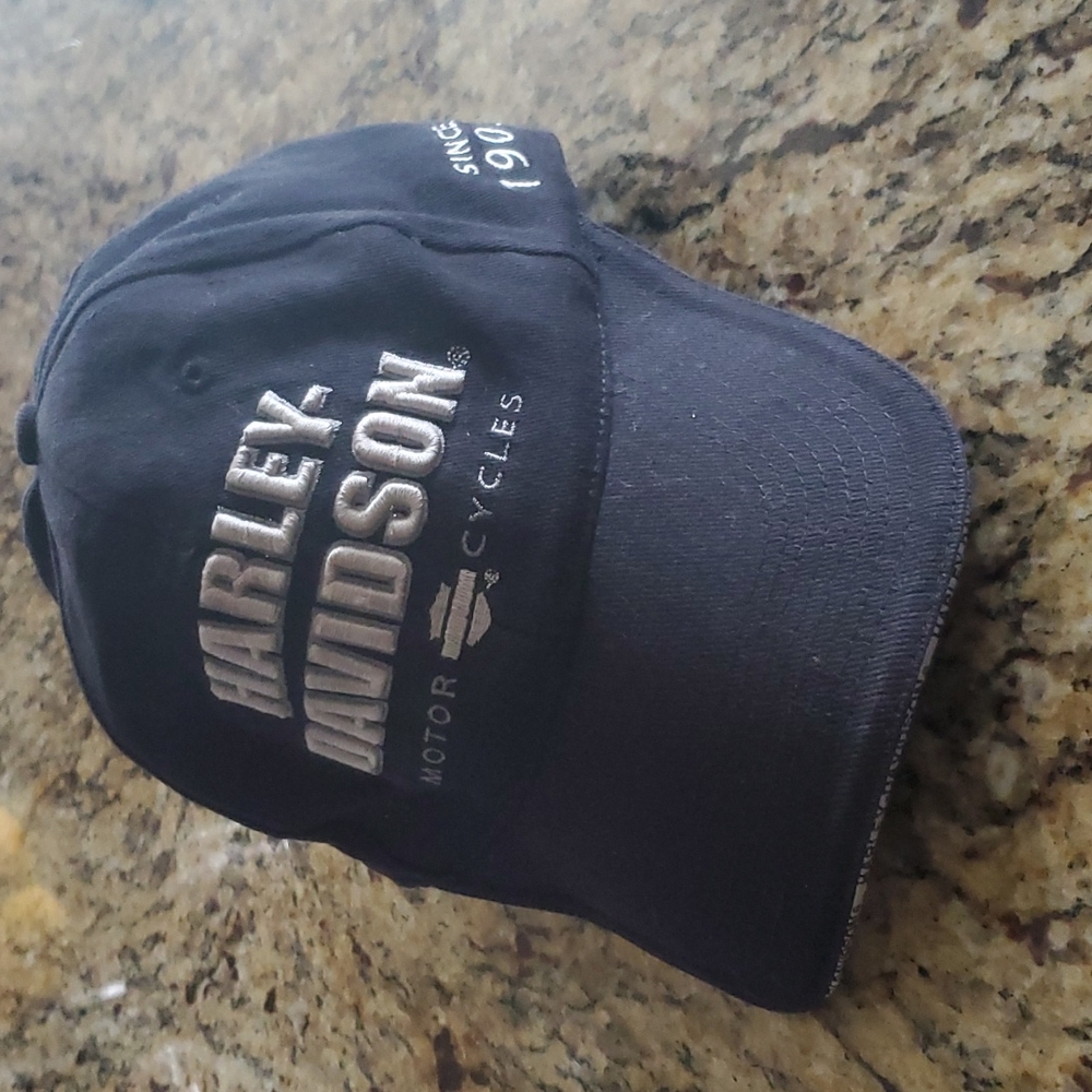 Harley Davidson black and silver baseball cap